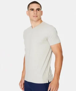 Men’s Tops 7 Diamonds Core High V-Neck